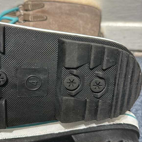 Brand new like condition used once size 4 girls snow boots - Picture 3 of 8